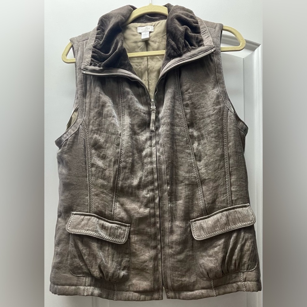 Chico's Vest Faux Fur Collar Lined Shimmer Metallic Roomy Large Zip Pockets